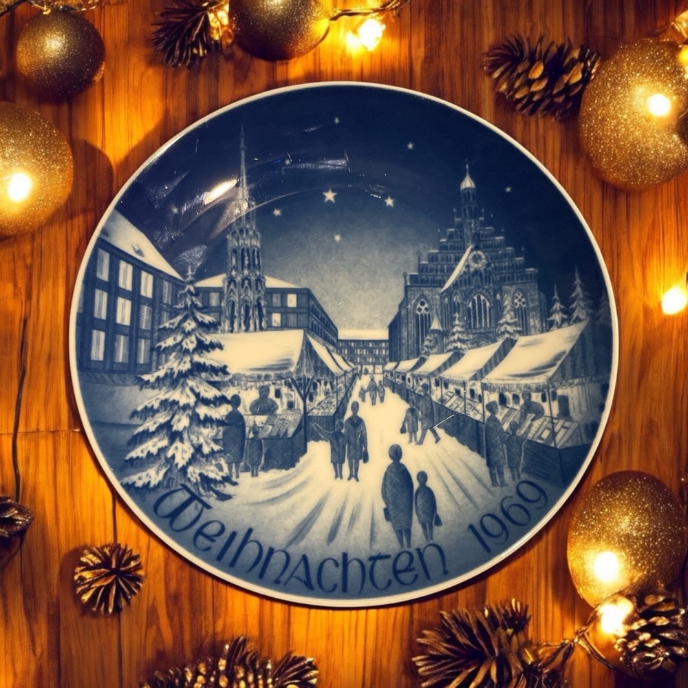 1969 Bareuther Christmas Market Weihnachten Blue White Porcelain Nuremberg Plate